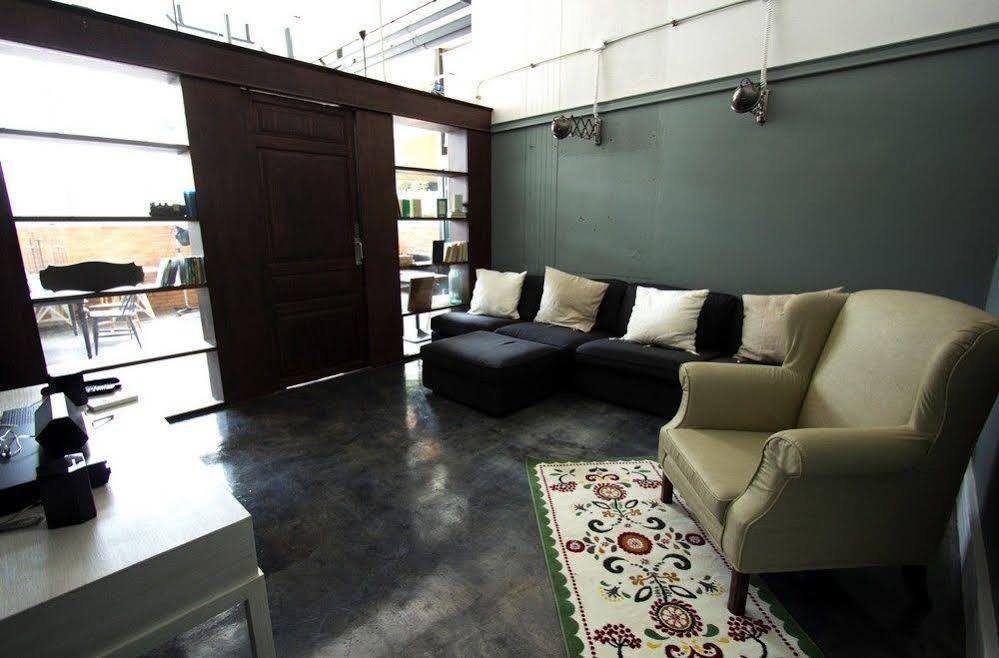 Oneday Hostel Sukhumvit 26 Бангкок Экстерьер фото