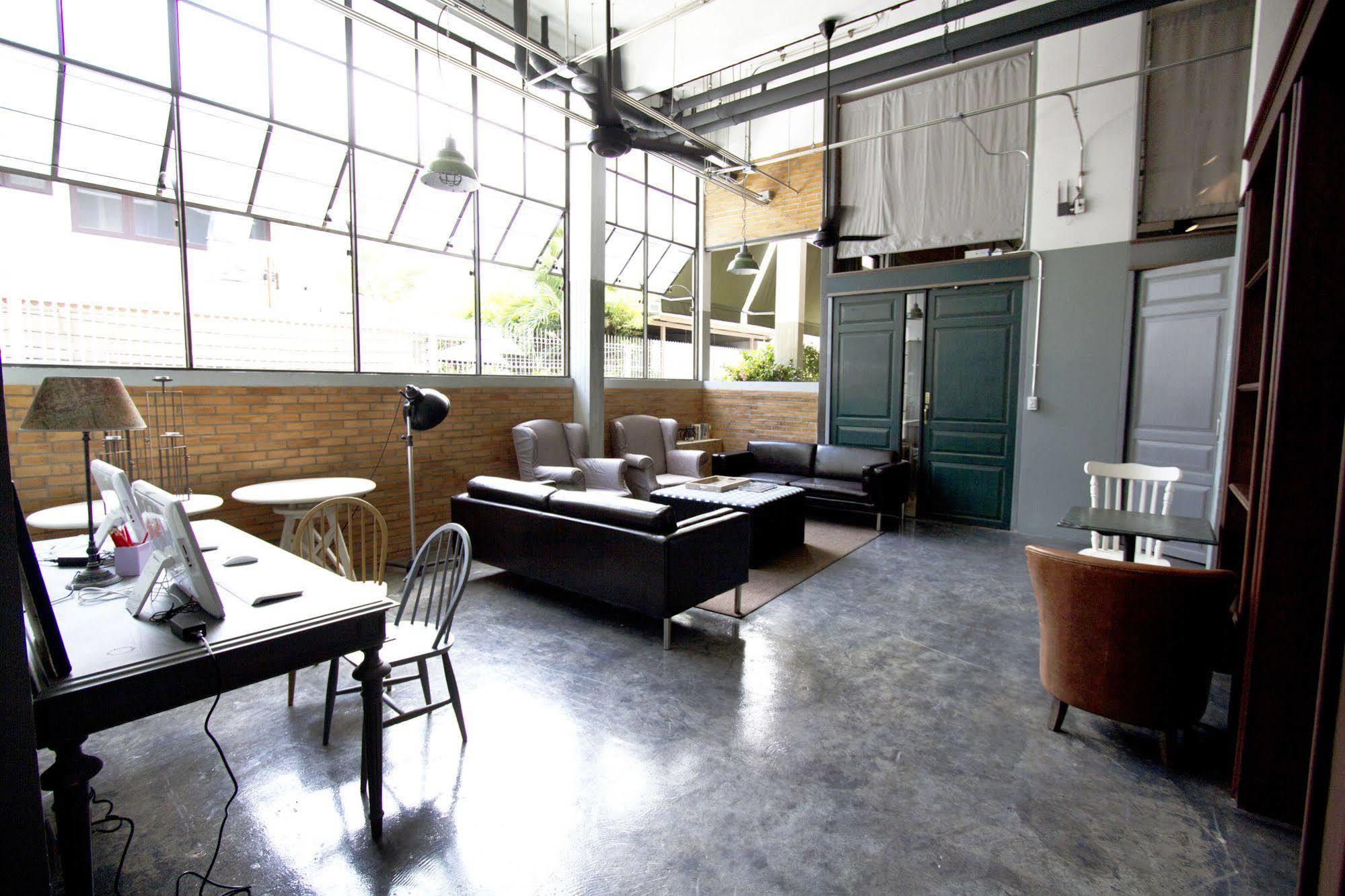 Oneday Hostel Sukhumvit 26 Бангкок Экстерьер фото