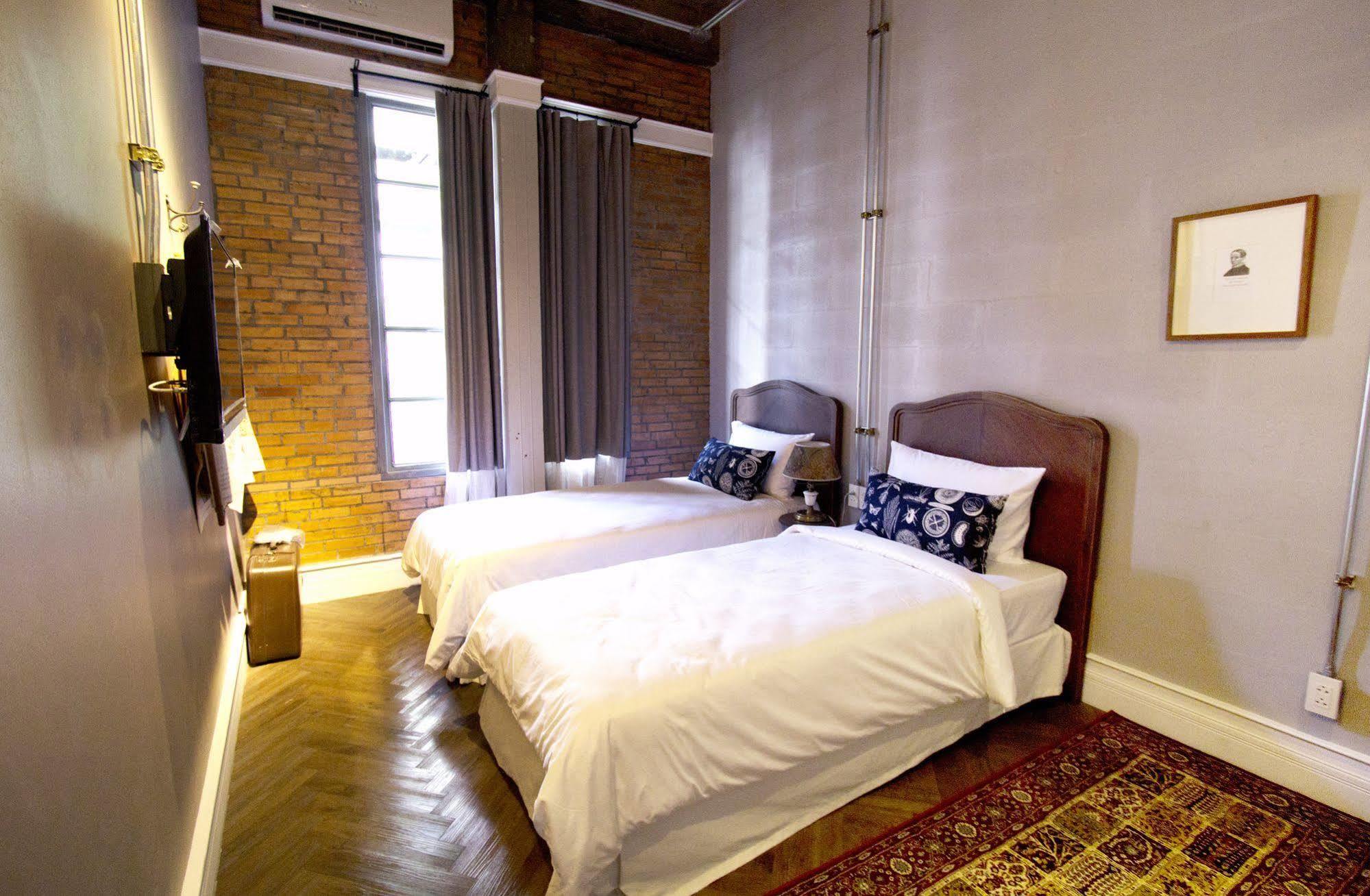 Oneday Hostel Sukhumvit 26 Бангкок Экстерьер фото