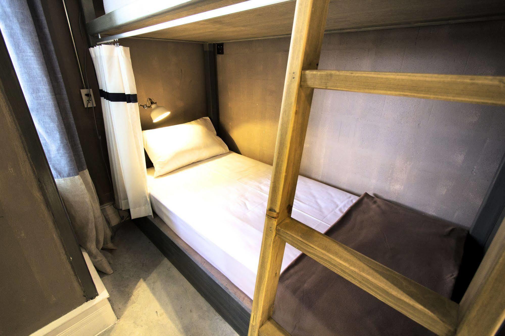 Oneday Hostel Sukhumvit 26 Бангкок Экстерьер фото