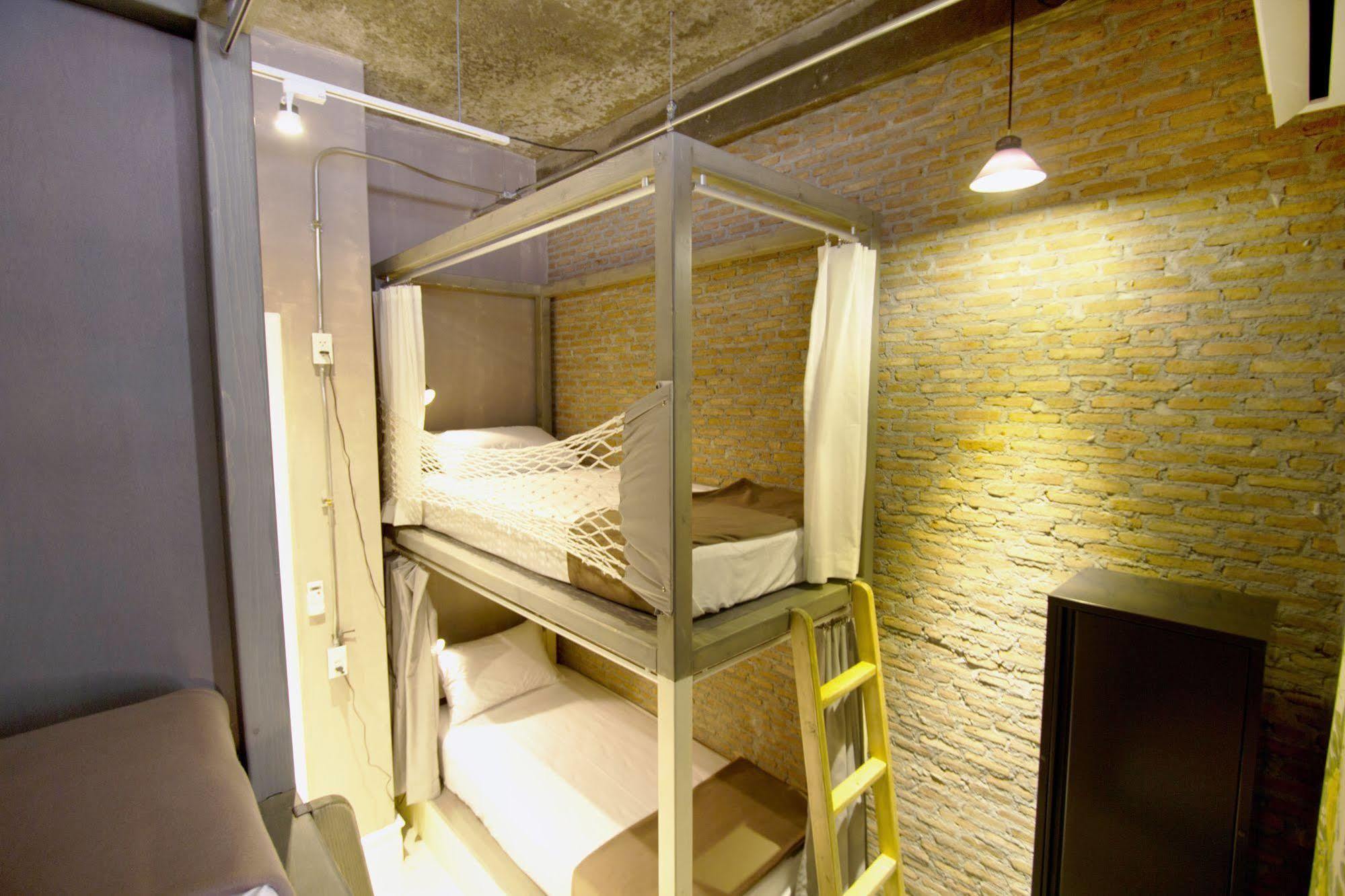 Oneday Hostel Sukhumvit 26 Бангкок Экстерьер фото